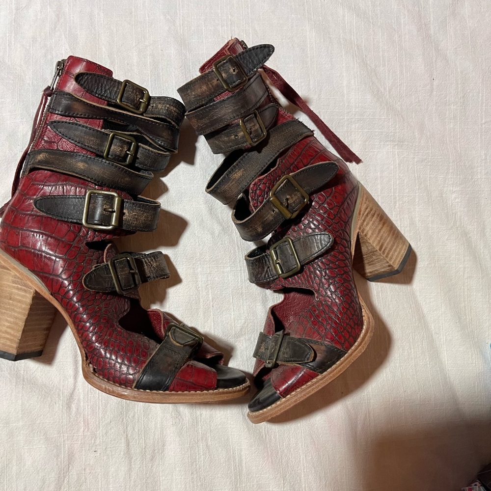 FREEBIRD by Steven Bond Red Crocodile Sandal Bootie - Size 8 - Limited Edition - Picture 4 of 13